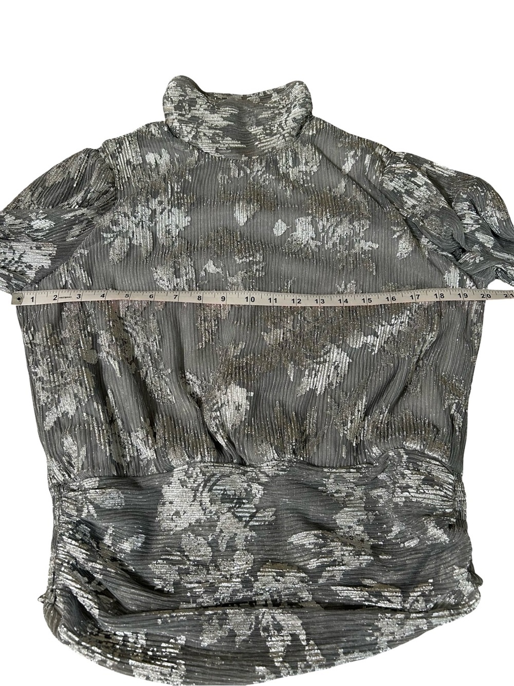 Joie Metallic Floral Pleated Blouse Top Gray Silver High
Neck Long Sleeve
Size L - Picture 9 of 9